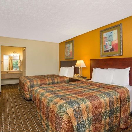 Days Inn By Wyndham Честер Экстерьер фото