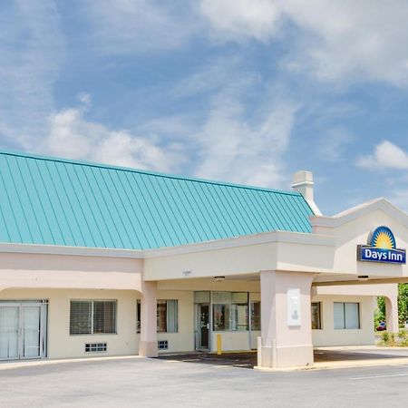 Days Inn By Wyndham Честер Экстерьер фото