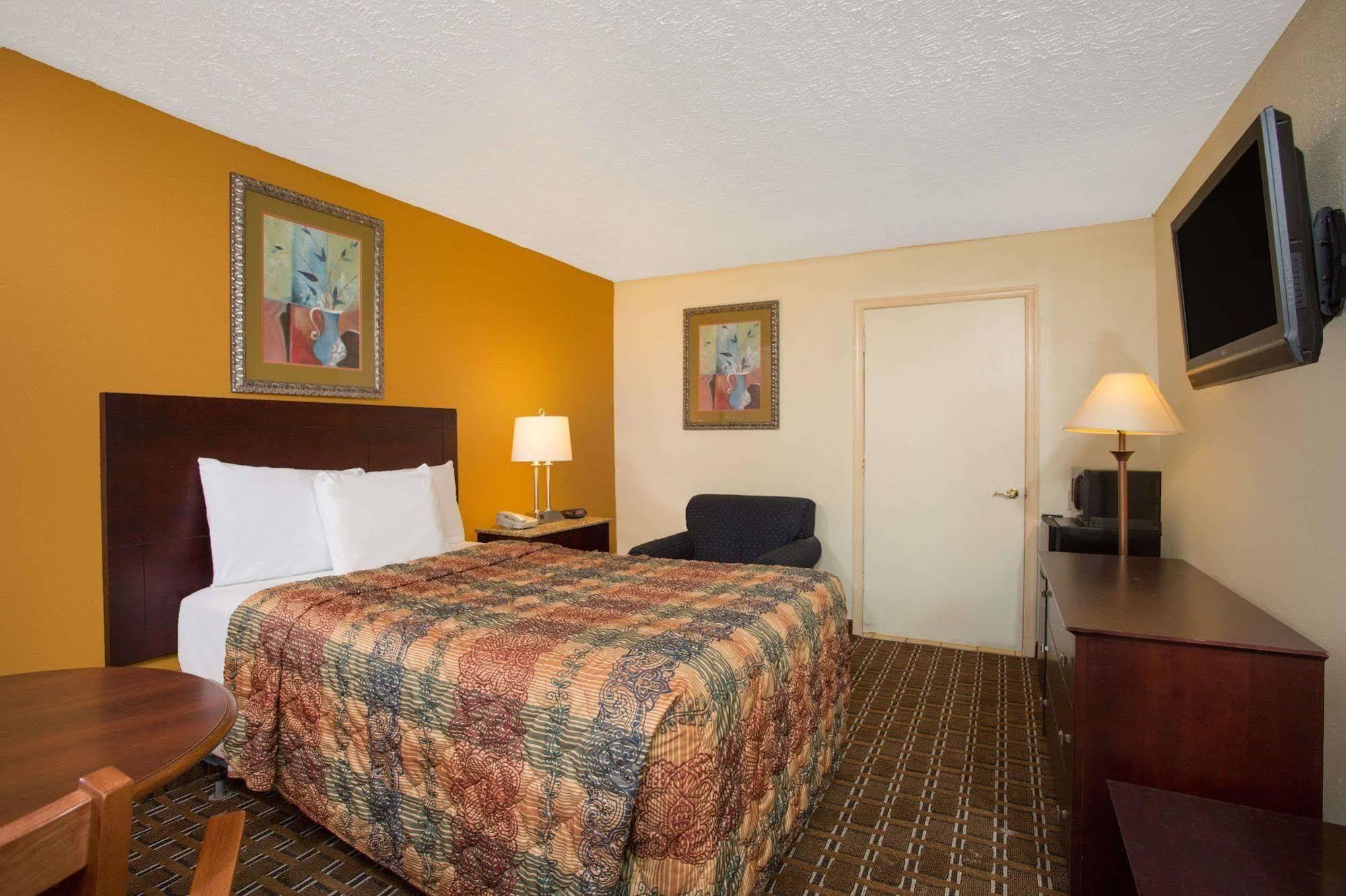 Days Inn By Wyndham Честер Экстерьер фото