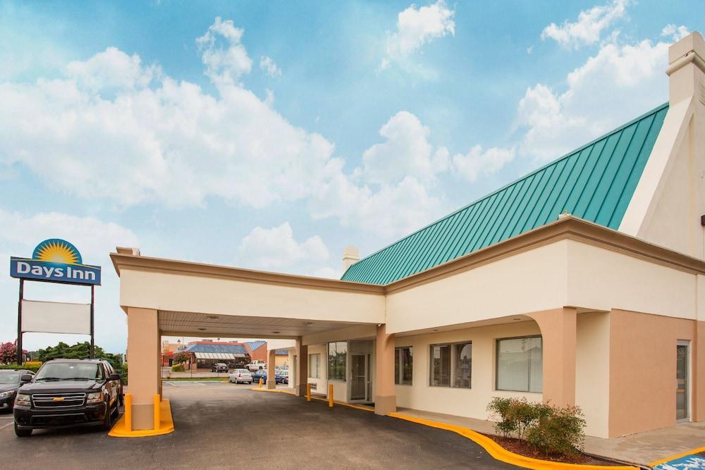 Days Inn By Wyndham Честер Экстерьер фото