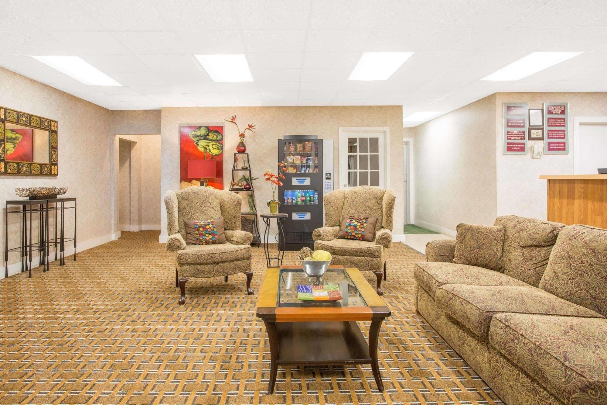 Days Inn By Wyndham Честер Экстерьер фото